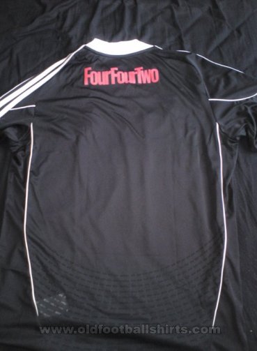 Swindon Town Third football shirt 2010 - 2011