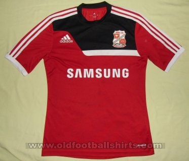 Swindon Town Training/Leisure football shirt 2013 - 2014