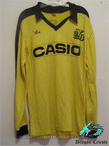 Young Boys Home baju bolasepak 1983 - 1984