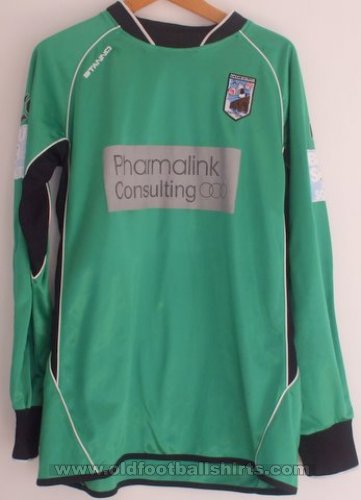 Maidenhead United Goalkeeper football shirt 2009 - 2010