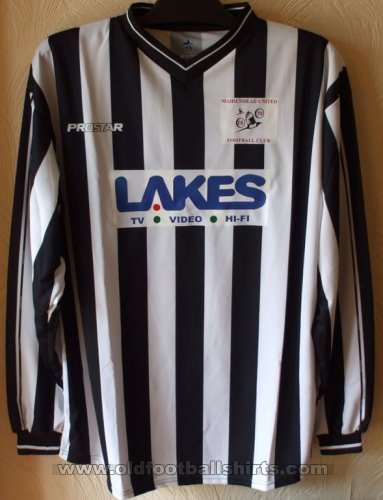Maidenhead United Home football shirt 2003 - 2004
