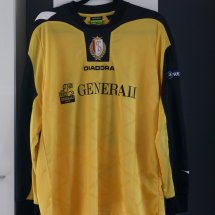 Standard Liege Home football shirt 2009 - 2010 sponsored by Generali