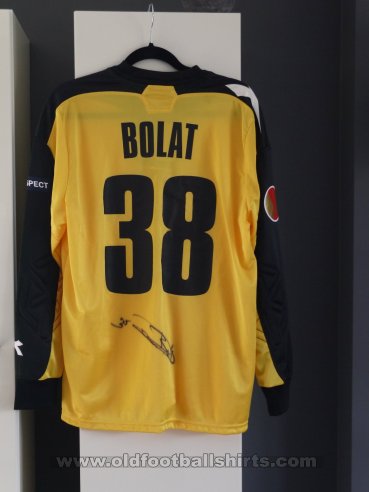 Standard Liege Goalkeeper football shirt 2009 - 2010
