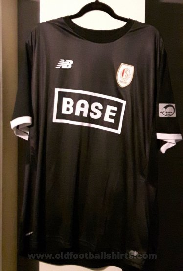 Standard Liege Goalkeeper football shirt 2017 - 2018