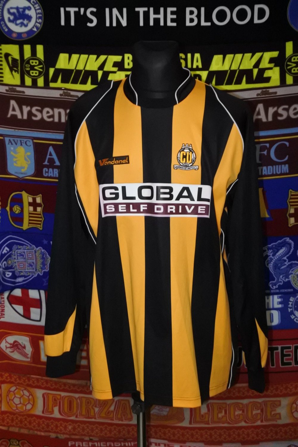 Cambridge United Home football shirt 2008 - 2009. Sponsored by Global Self Drive