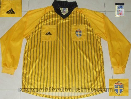 Referees Unknown shirt type 1998