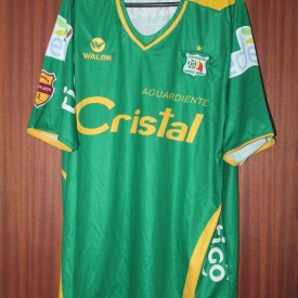 Deportes Quindío Home football shirt (unknown year) sponsored by Cristal